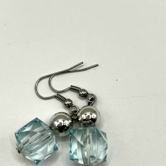 Bead Earrings beautiful colorful beads! Silver Tone hooks wearable earrings - Picture 7 of 7